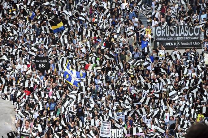 L'entusiasmo dello Juventus Stadium. Ap